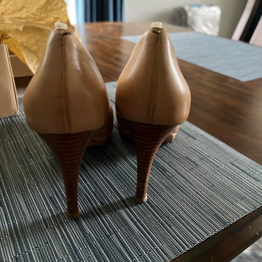Cole Haan Chelsea Pumps Sandstone Size 6 - Picture 14 of 15